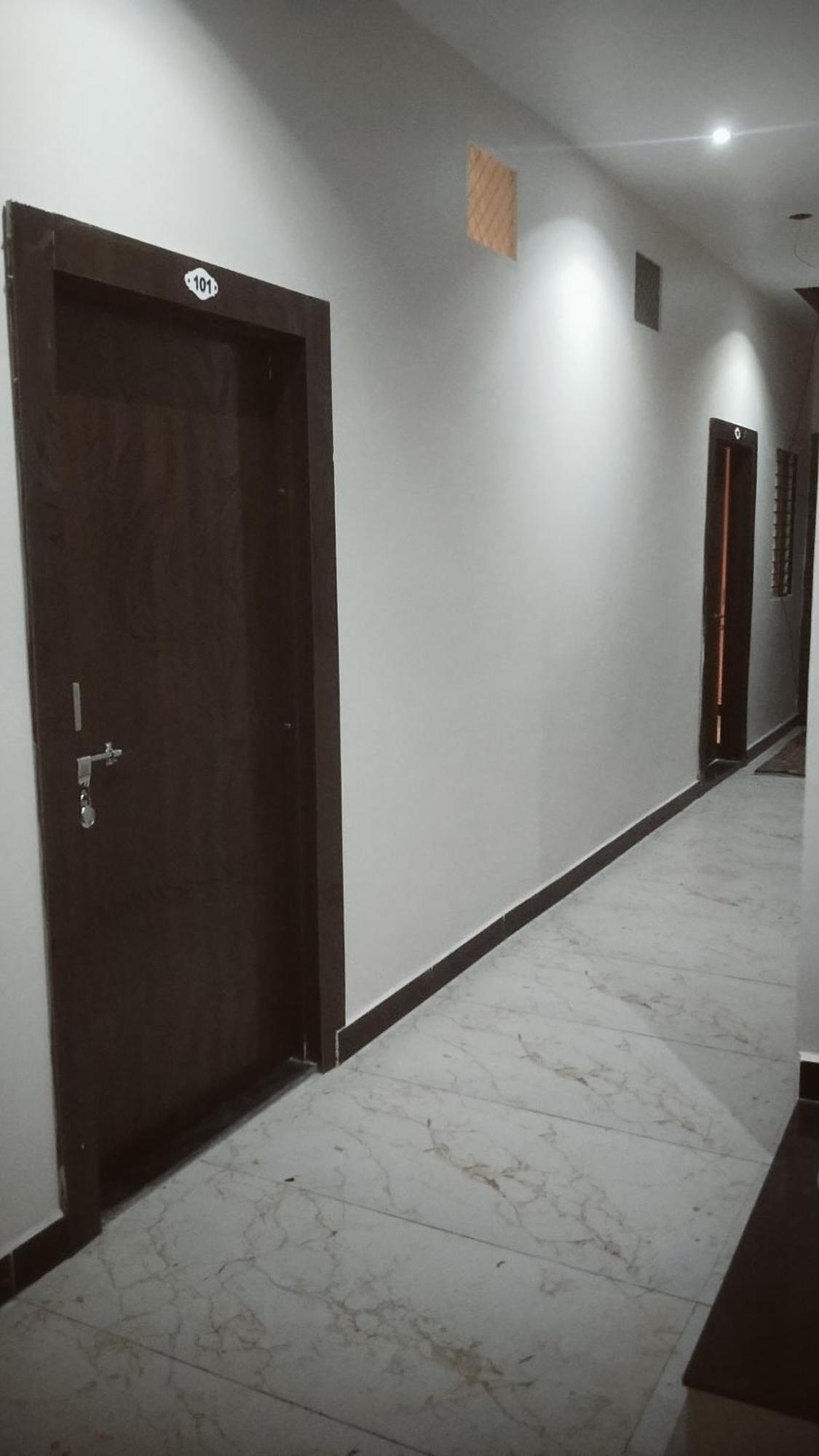 Shivlok Guest House Ujjain Esterno foto